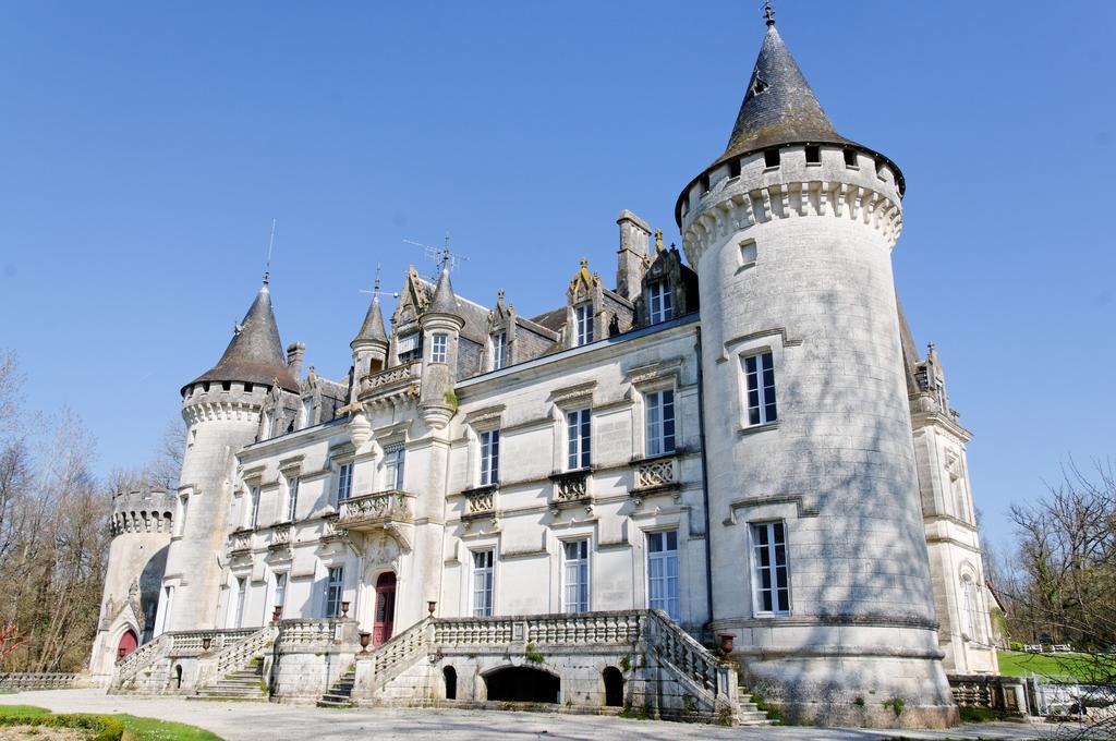 Chateau-Hotel De Nieuil Exterior photo