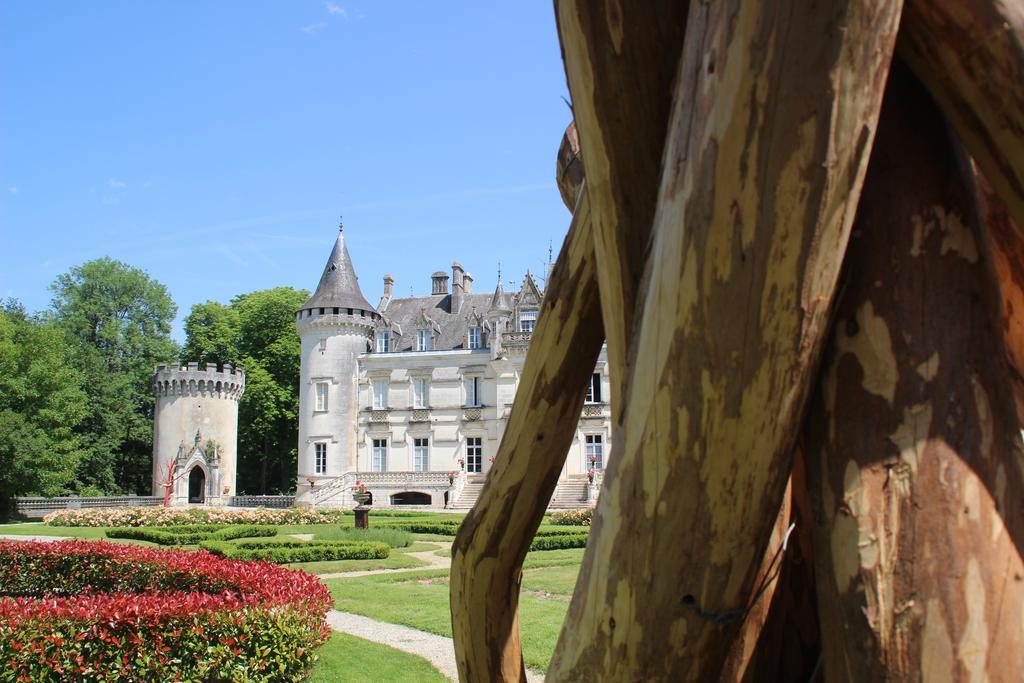 Chateau-Hotel De Nieuil Exterior photo