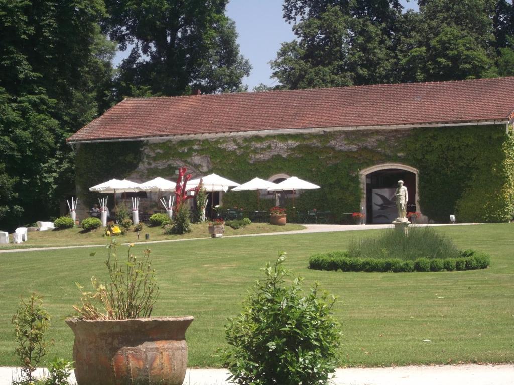 Chateau-Hotel De Nieuil Exterior photo