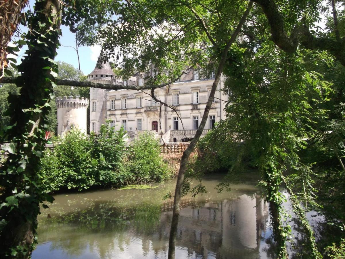 Chateau-Hotel De Nieuil Exterior photo